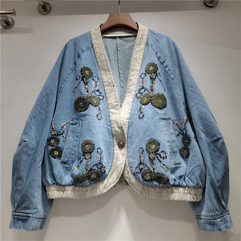 

Женская стильная джинсовая куртка Clothland с вышивкой, V-образным вырезом, длинными рукавами, цветочными пайетками, шикарная верхняя одежда CB331
