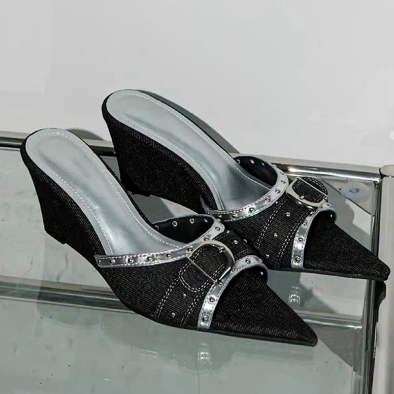 

2026 summer new Fashion women's sandals and slippers comfortable women's shoes crystal sandals women's beach shoes