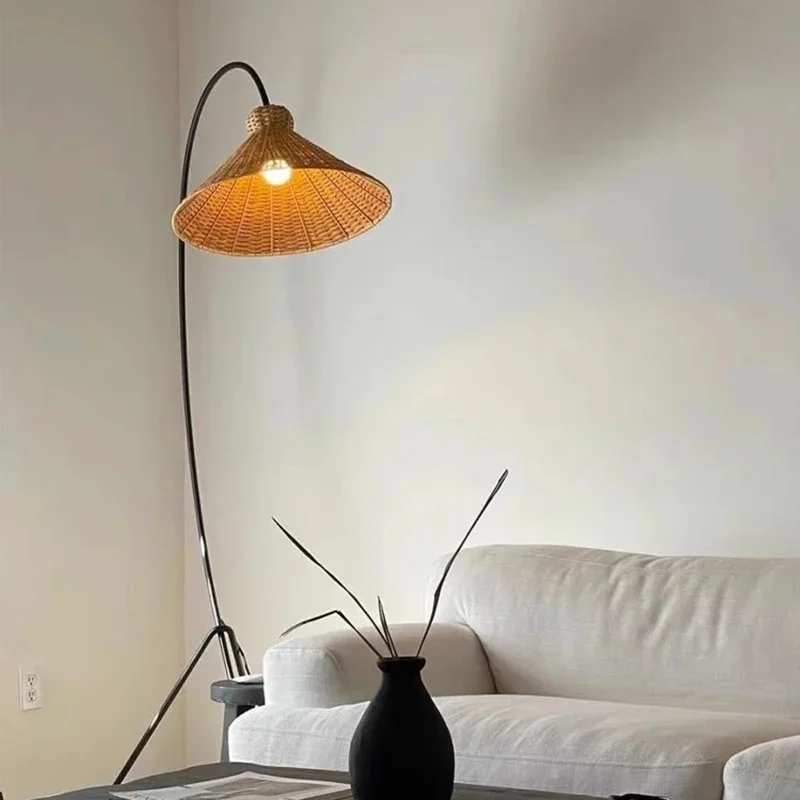 Moderno Nordico Minimalismo Arte Divano E27 Lampada da terra Homestay Soggiorno Designer Luce Camera da letto Illuminazione domestica Apparecchi decorativi