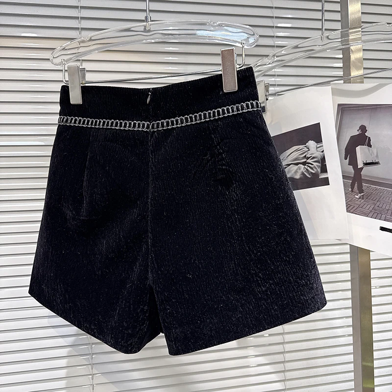 شتاء 2025 شتاء جديد النمط الفرنسي اللؤلؤ القوس المطرزة حافة المخملية عالية الخصر السراويل النساء السراويل نمط عطرة صغيرة