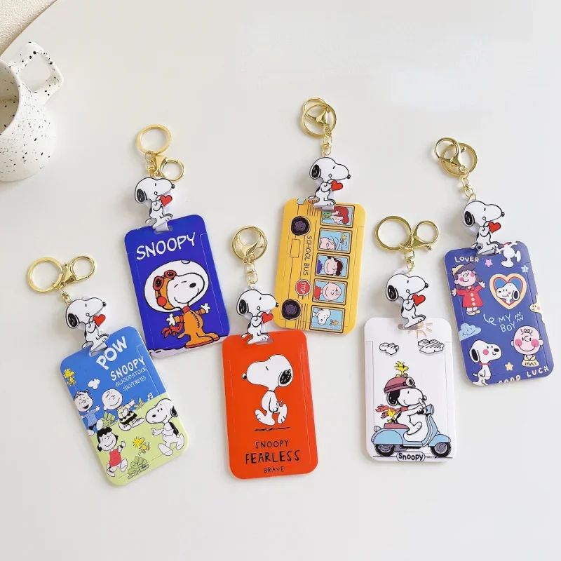حامل بطاقة Snoopy لطيف قابل للسحب للنساء ، سلسلة مفاتيح أنيمي ، حقيبة واقية لبطاقة وجبات الحرم الجامعي للطلاب ، غطاء بطاقات ممغنطة