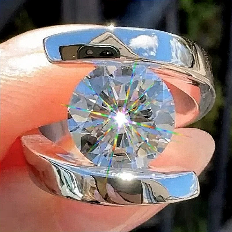 Modischer, klassisch gestalteter, versilberter Verlobungs- und Hochzeitsring für Damen mit funkelndem synthetischem Zirkonia-Schmuck