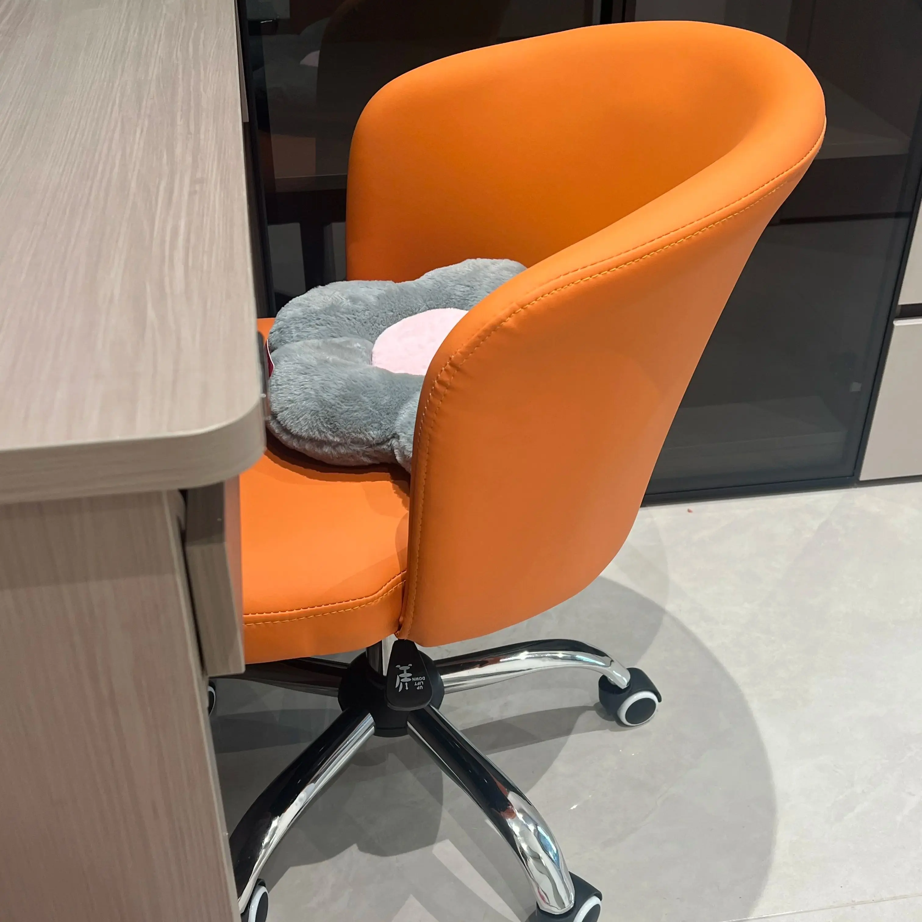 

Computer Chair Home Comfort Study Chair Makeup stool Light Luxury Bedroom Dormitory Seat Sedentary Light Luxury Office Chairs