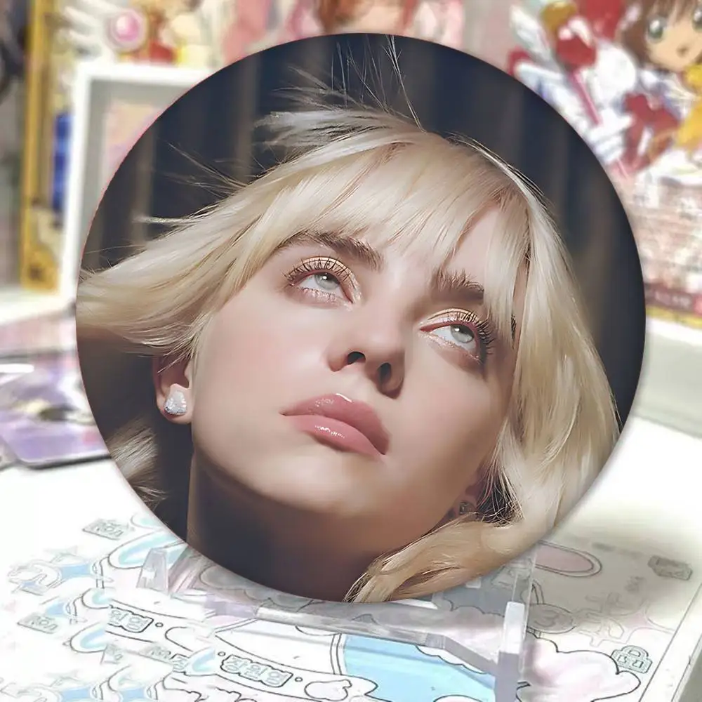 شارات المغني بيلي إيليش دبابيس كرتونية دبابيس مصنوعة يدويًا لحقيبة الظهر وإكسسوارات المجوهرات شارة الهدايا