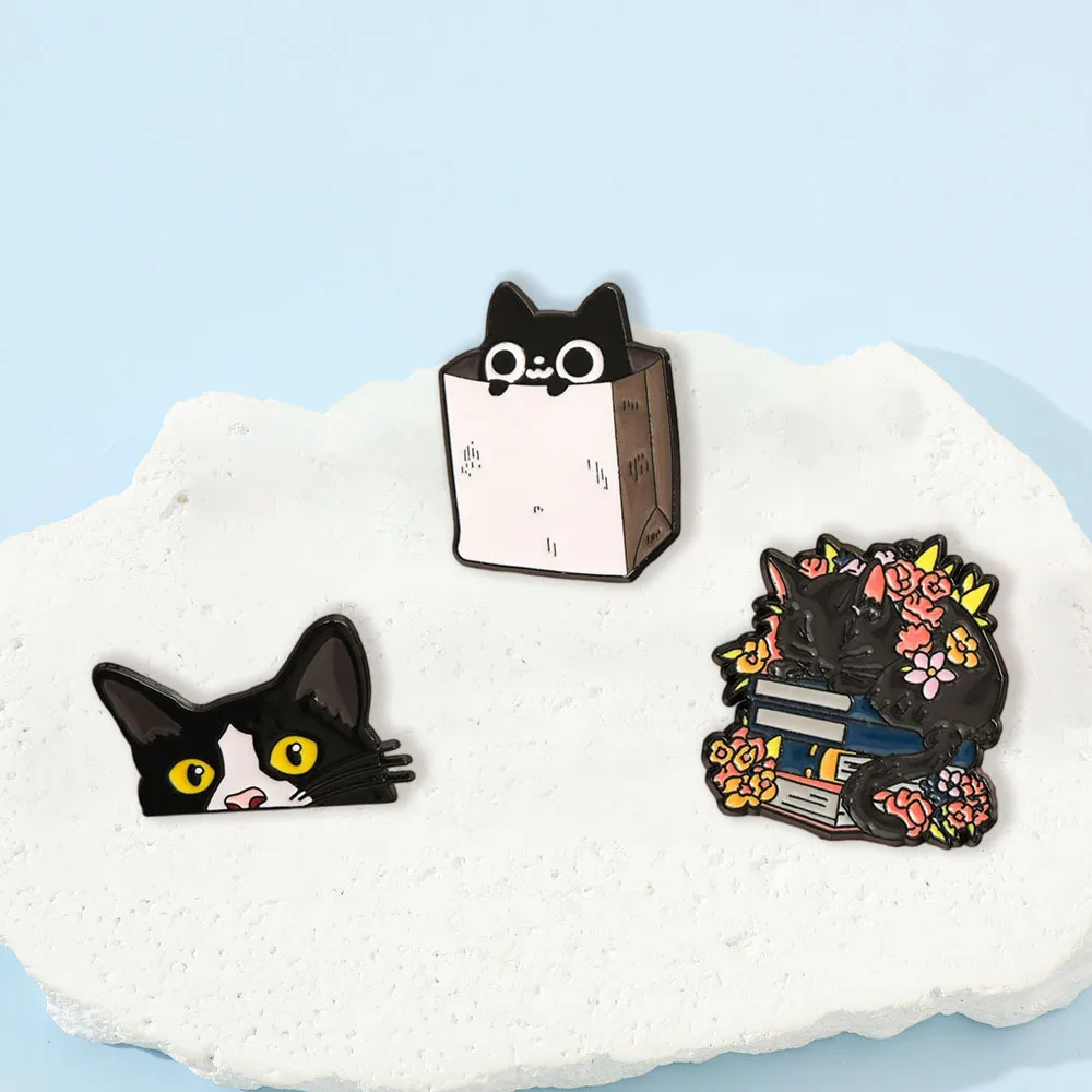 Cross border new personalized book cat brooch creative cartoon cute flower cat flower metal accessory badge