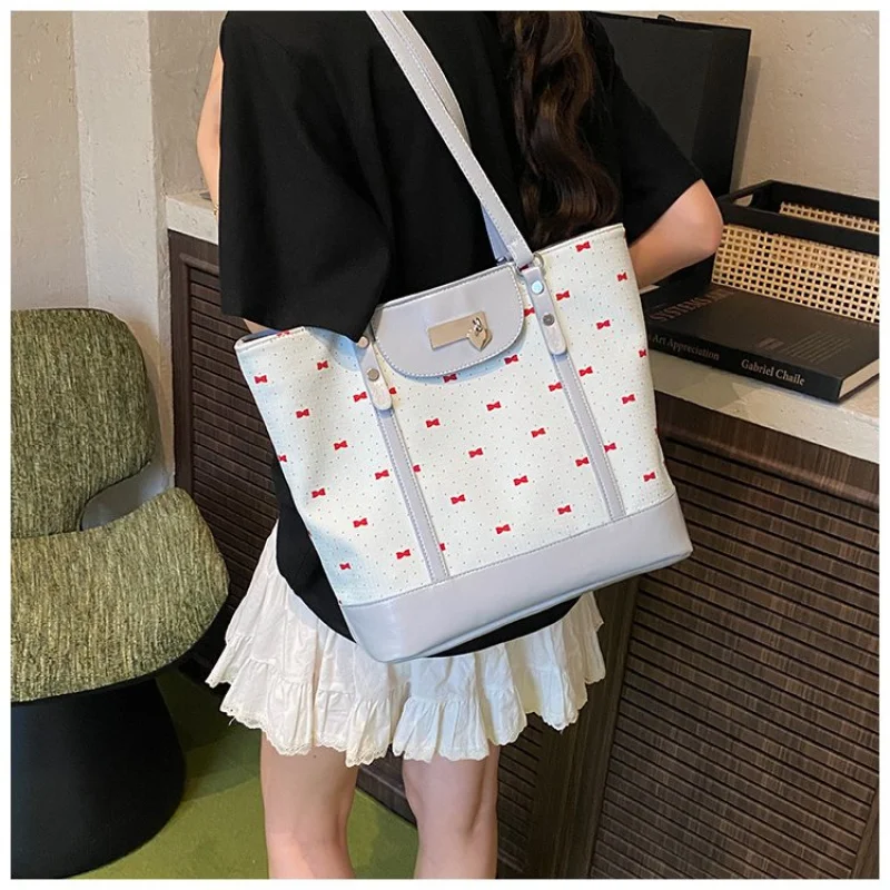 

Элегантная женская большая сумка с верхней ручкой из прочной кожи с просторным отделением для покупок