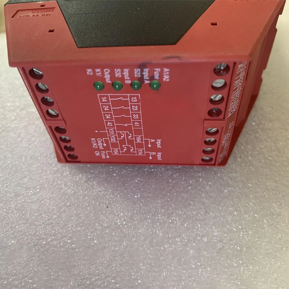 New for XPSAK351144 24V Safety Relay Module in Box