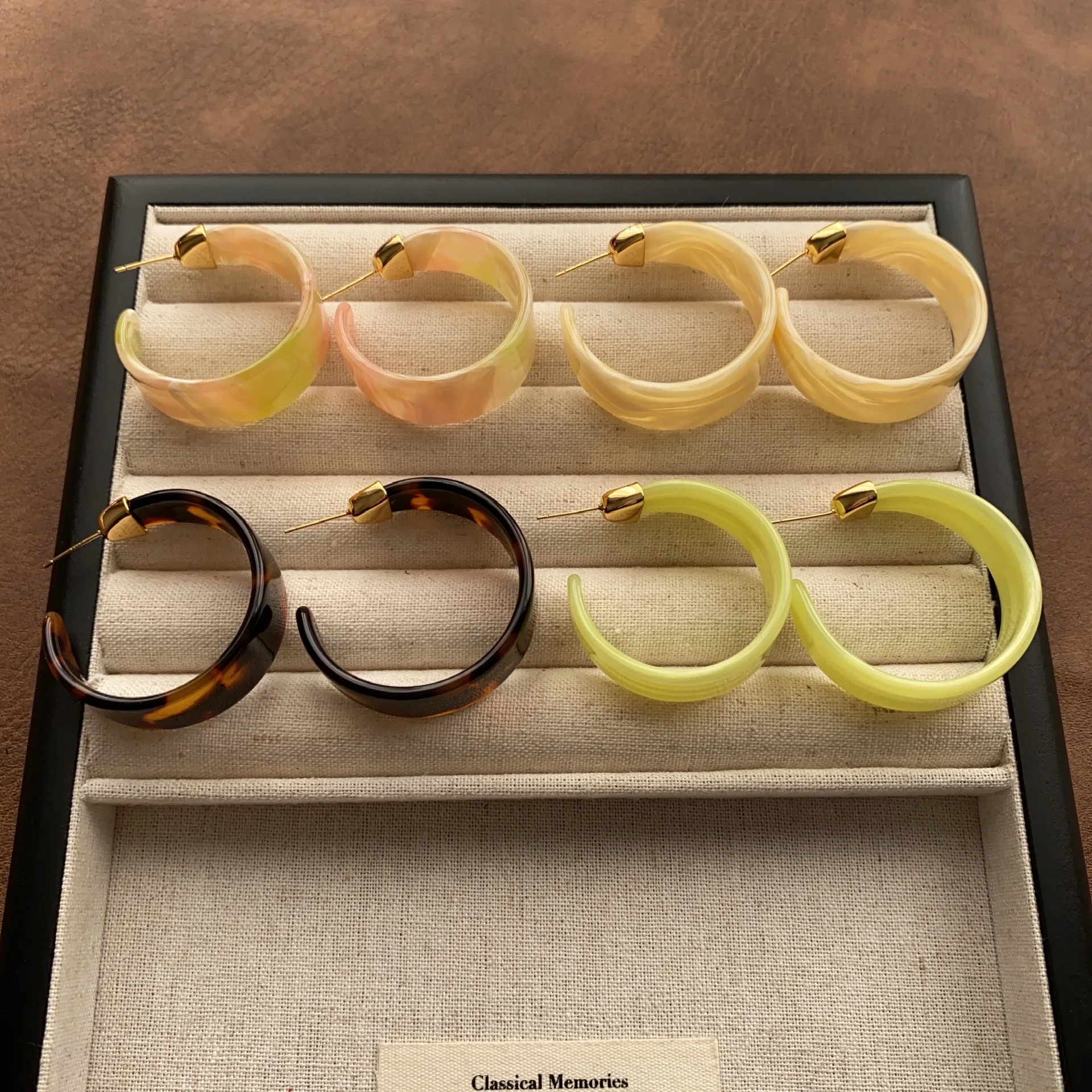 minimalist-c-shaped-resin-hoop-earrings-for-women-fashion-simple-half-circle-ear-rings-trendy-daily-commute-elegant-jewelry-gift