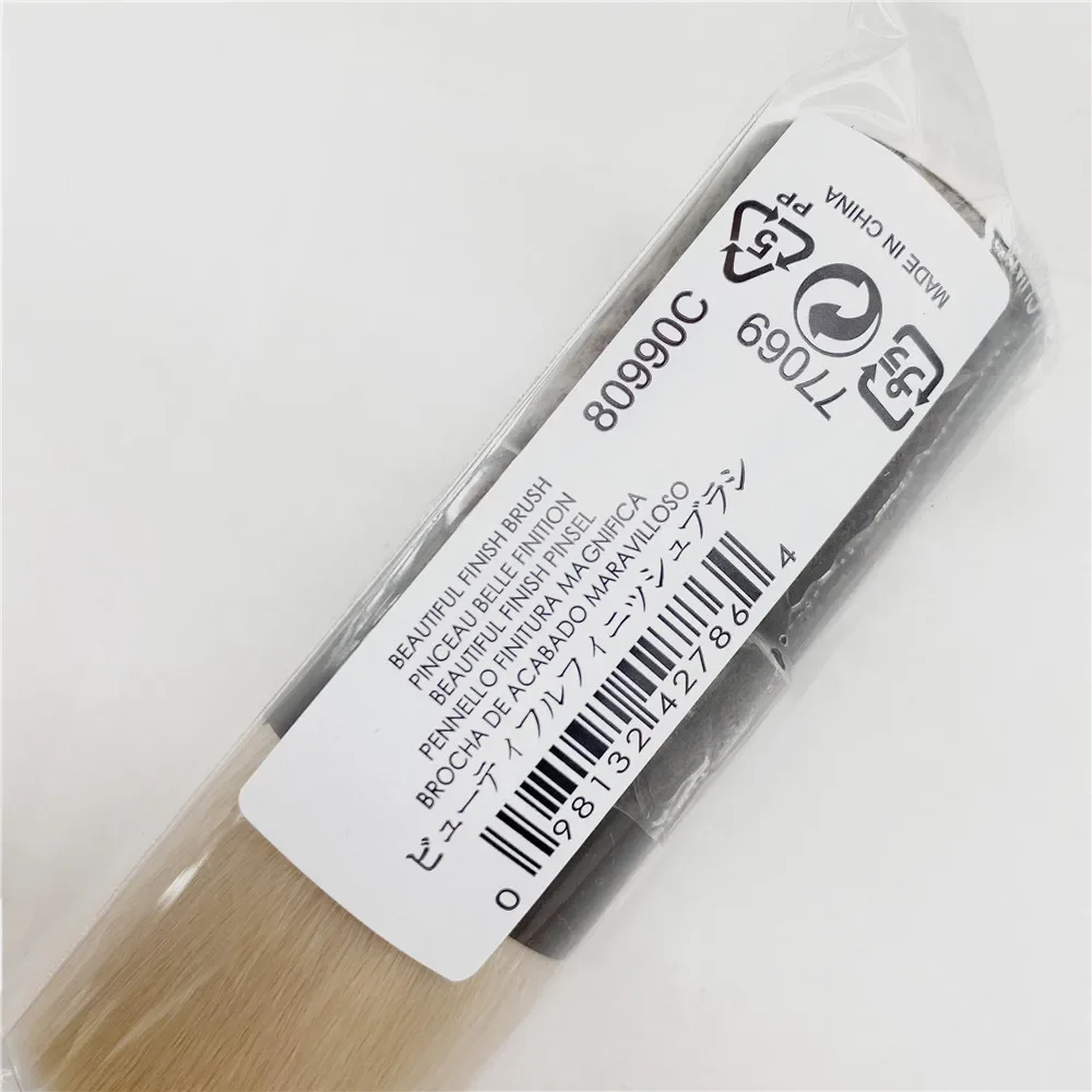 Concave Foundation Brush — product detail 4