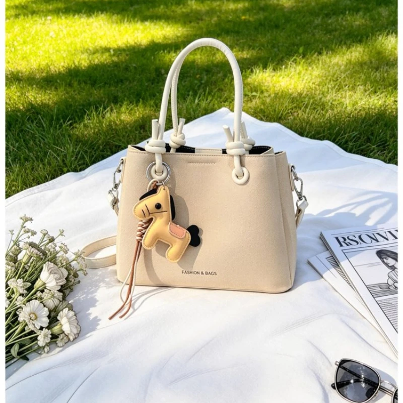 

Classic Retro Tote Bag Women Elegant Paris Elements High End Craft Trendy Leisure Shoulder Bag