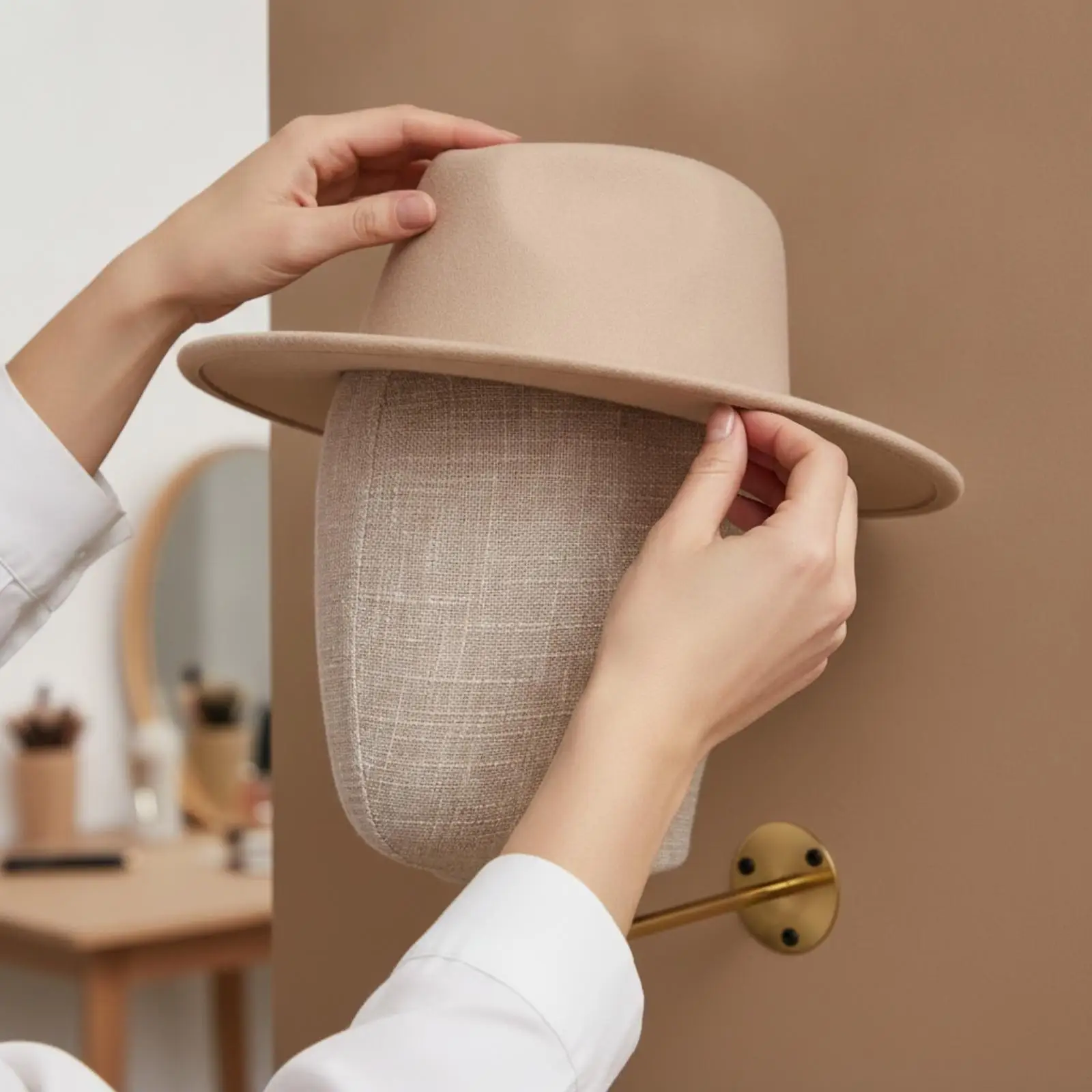 Wall-Mounted Hat Display Head Form Compact Hat Display Head with Wall Hook Space-Saving Easy to Install for Dressing Areas