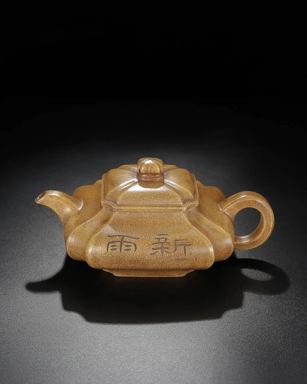 Chinese Yixing Zisha Clay Handmade Exquisite Teapot With Fragrant Aroma 260CC