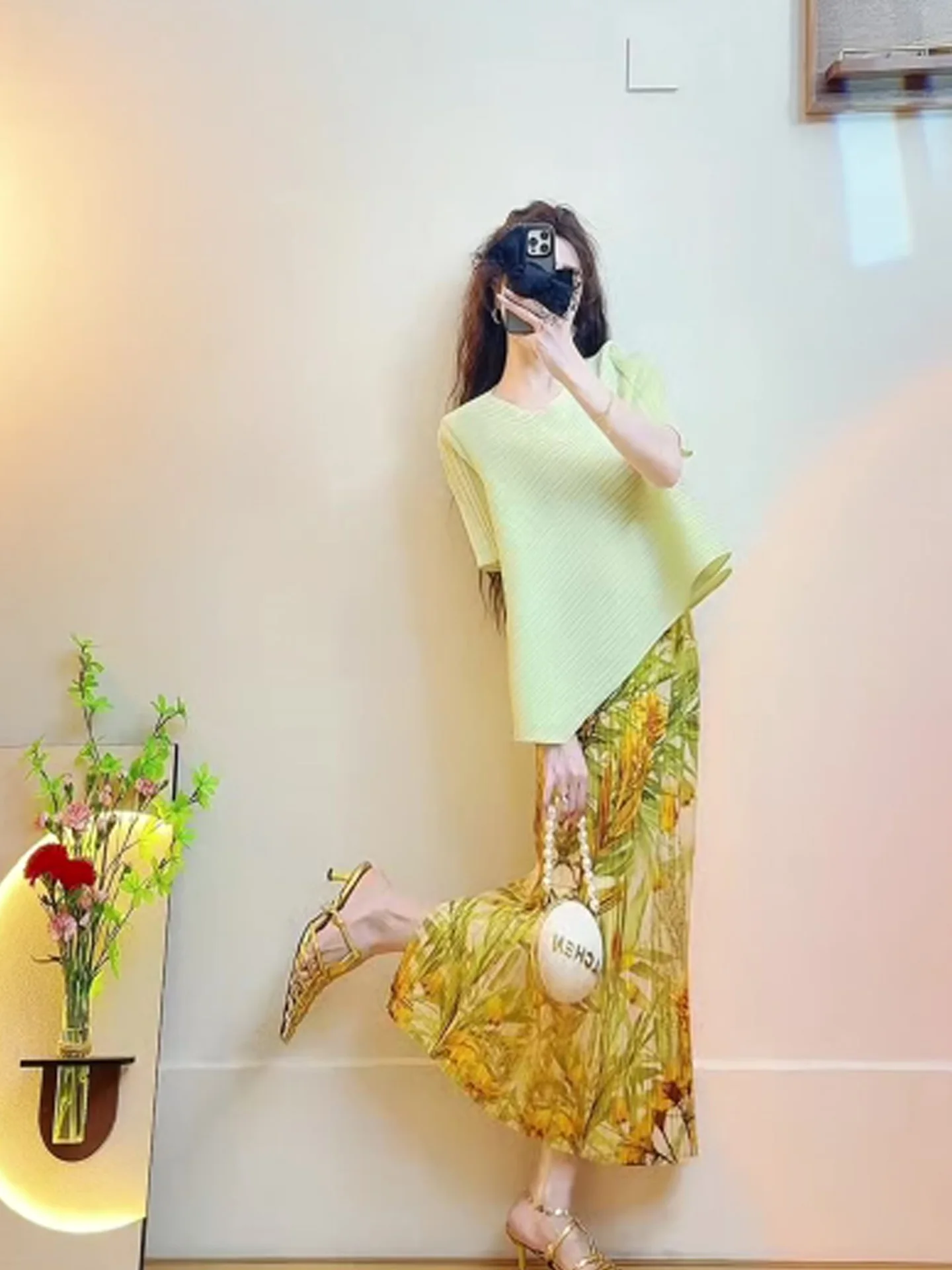 

Винтажный асимметричный комплект из топа с коротким рукавом и юбки для женщин, однотонный, плиссированный, с цветочным принтом, летний, модный, стройнящий силуэт.