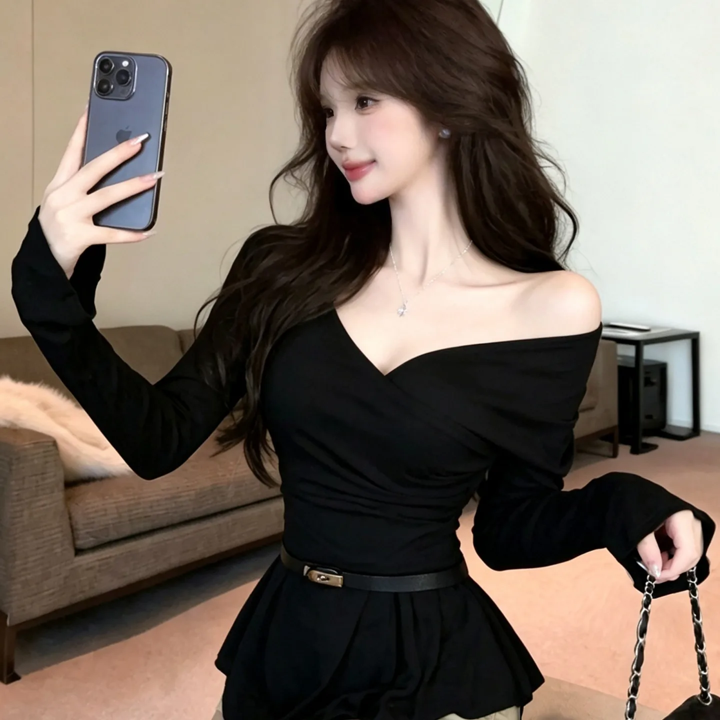 Sexy Pure Desire Spicy Girl V-neck Long Sleeve T-shirt Bell Sleeve Knitted Top Shoulder-baring Base Shirt  Color Autumn
