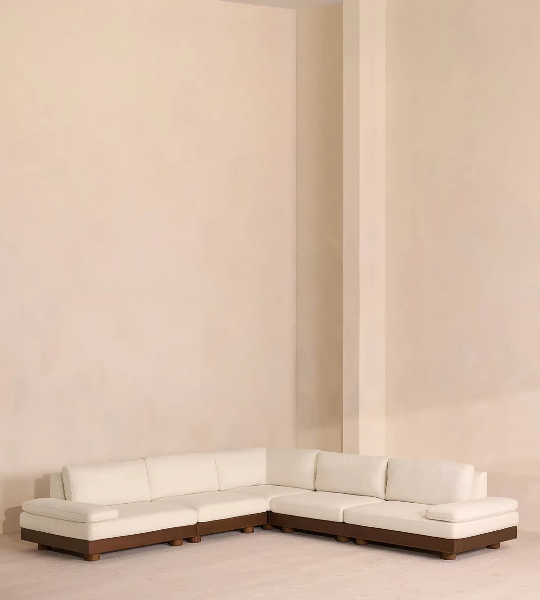 Modern sofa loungers are suitable for family hotels or leisure patios or living rooms