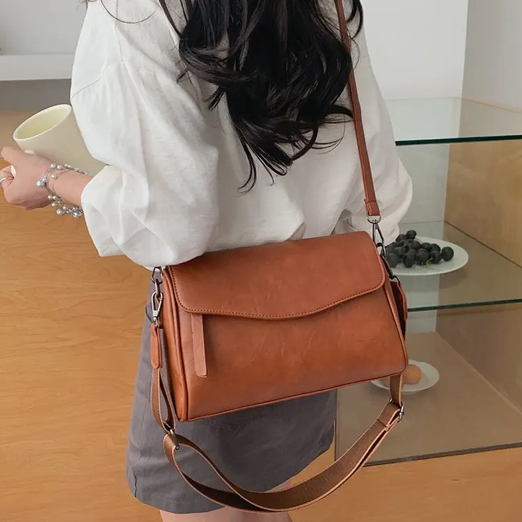 Universal Fit Diaper Bag with Flexible Strap Suitable for People of Different Heights and Body Shapes