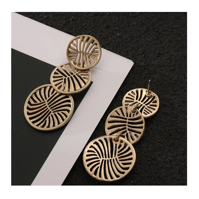 

New Retro Exaggerated Fashion Creative Geometric Alloy Stud Earrings Temperament Women's Versatile Earrings