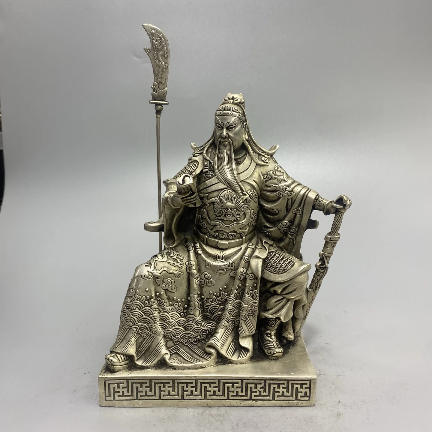 Old Bronze Gilded Silver Dragon texture Read the Spring and Autumn Annals Guan Gong sitting statue Guan Yunchang Buddha