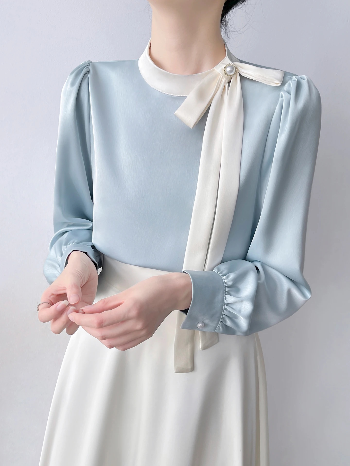 

Korean Sle round Ne Silk irt Women's Ele Drapey Wrinkle Resistant Satin Top Knot Sa Commute Faion