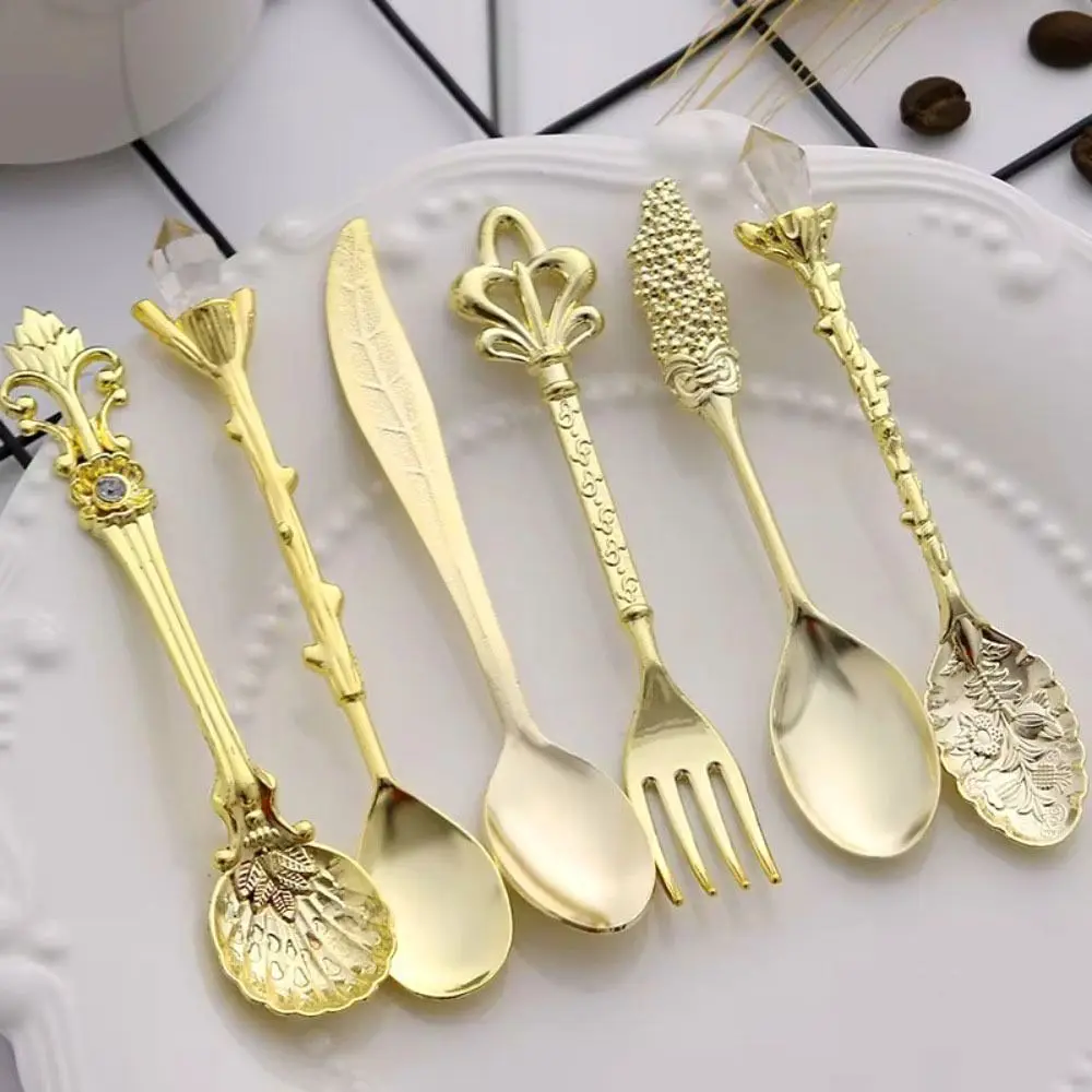 6 adet/takım Muhteşem Oyma Vintage Mahkemesi Kahve Kaşığı Kabartmalı Çinko Alaşım Tatlı Kaşığı Kraliyet Çay Kaşığı Reçel