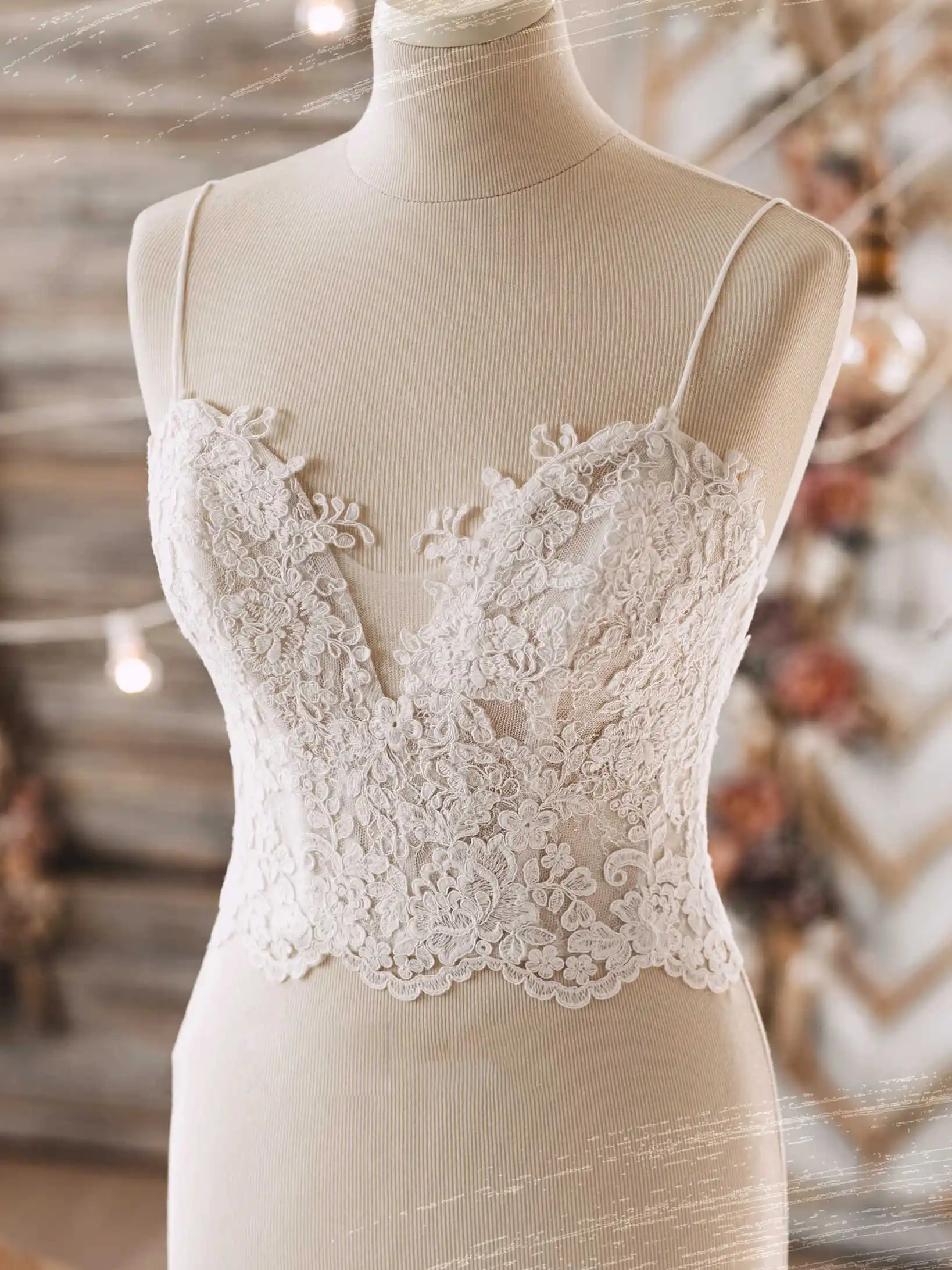 Charming Lace Bridal Bolero Top Spaghetti Strap Deep V-Neck Button Back Wedding Accessories болеро кружевное Customized