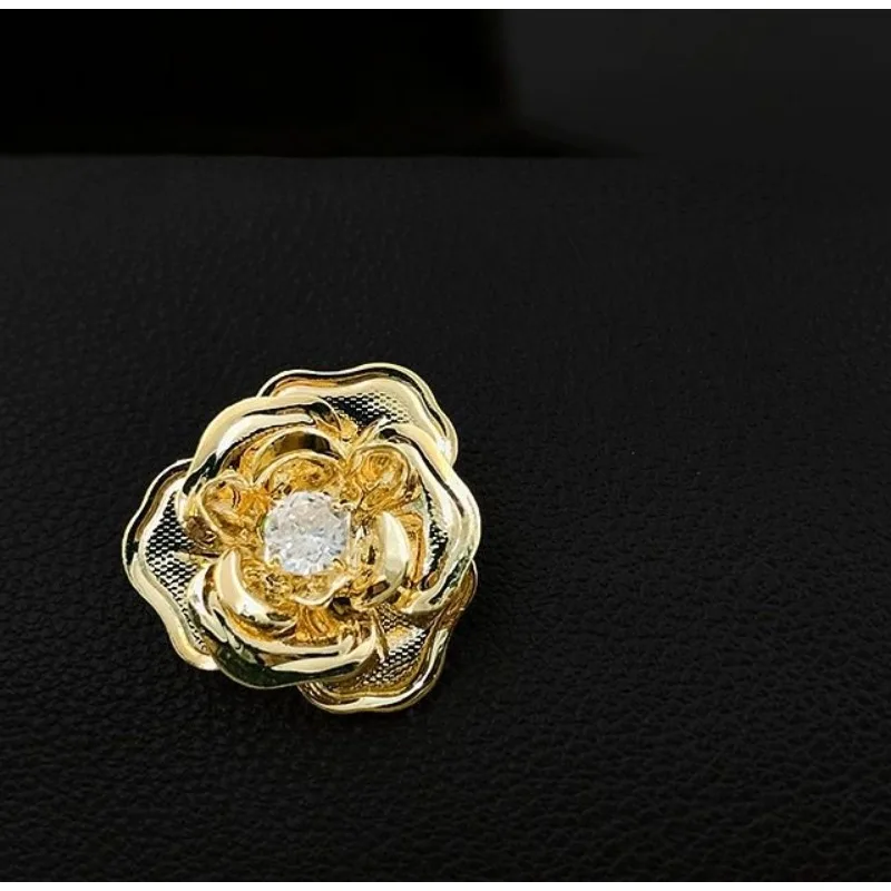 Retro Kamelie Zirkon Nadel