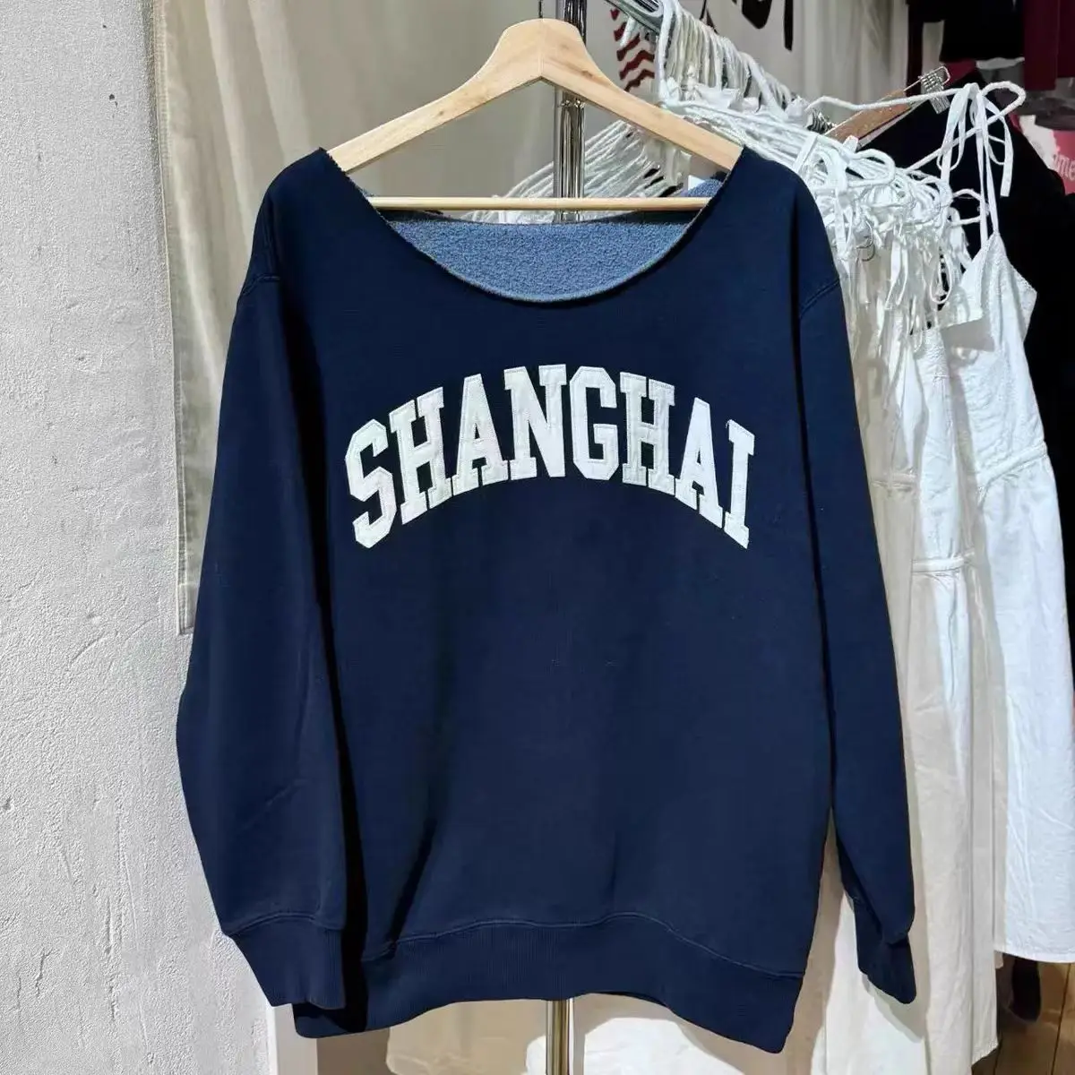 Navy blue Lettered Slanted Shoulder Collar Sweatshirt for Women 2024 Autumn Casual tops Loose Trendy long Sleeves for Ladies