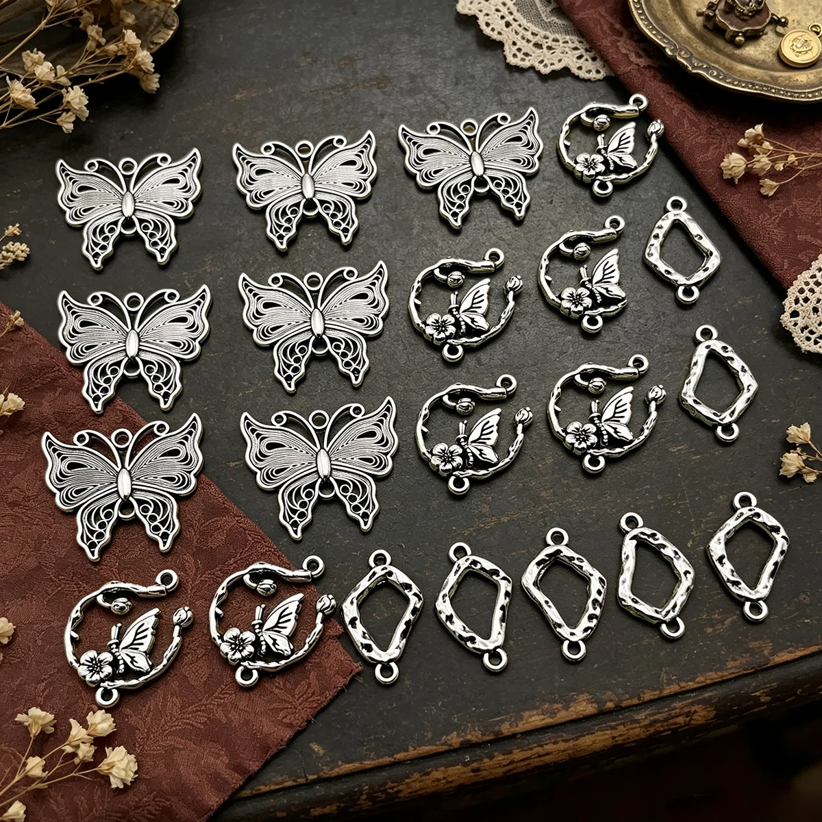 21-Piece Set of Butterfly Diamond-Shaped Frames DIY Handmade Pendants, Featuring Hollow Butterflies, Wreath Butterflies, and Irregular Diamond Shapes, Suitable for DIY Bracelets, Necklaces, Earrings, and Hanging Ornaments, Handmade Beaded Decoration Accessories