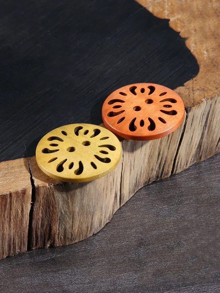 100Pcs Carved Wood Buttons for Clothing Sweaters Jackets Vintage Round Buttons for Kids Cardigans Sewing Accessories Wholesale