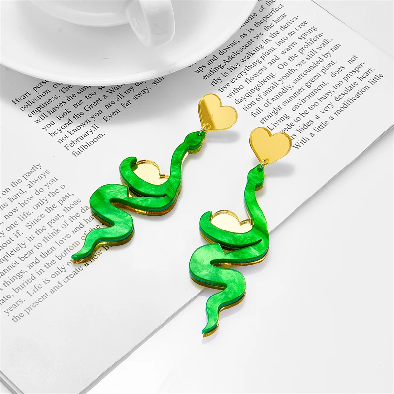 YAOLOGE Green Snake Heart Acrylic Mirror Drop Earrings For Women Exaggerated Cartoon Animal Female Ears Jewelry Party Gifts