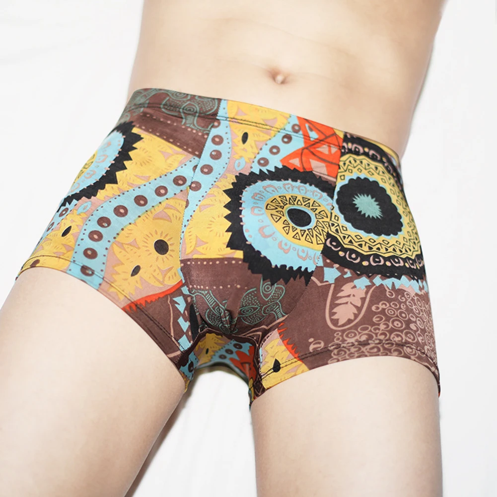 軽くストレッチしたメンズボクサーブリーフ、アイスシルク製、通気性と快適な下着、一日中着用に適しています。