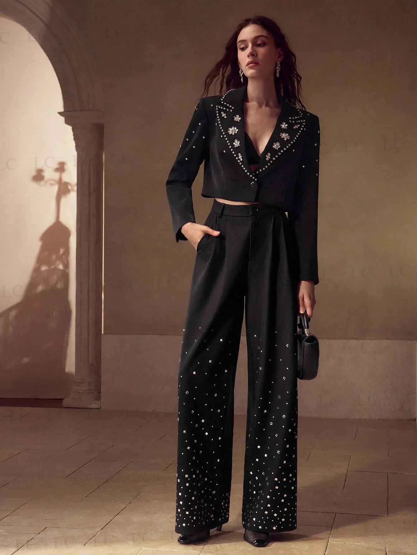 Design Women Suits 2 Pieces Short Blazer Pants Beads Diamonds Peaked Lapel Loose Fit Plus Size Custom Made Mother Of The Bride