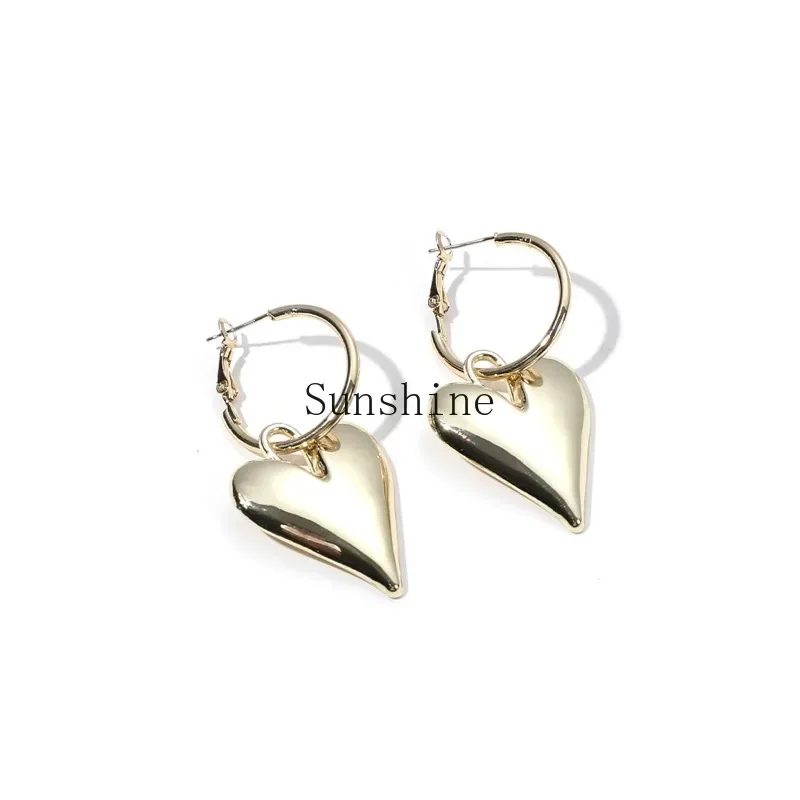 

Cold wind love earrings women's metal high-end earrings sweet peach heart earrings