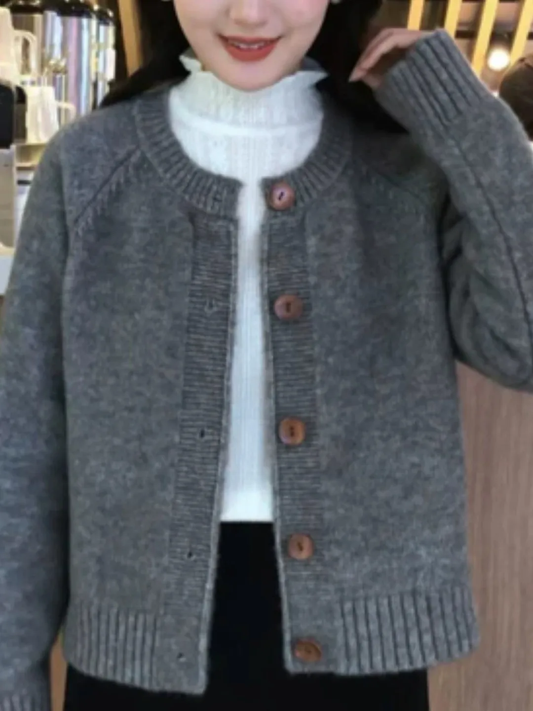 Retro Wooden Button Soft Cozy Short Thickened Women's Knitted Cardigan Spring Autumn Loose Casual Style Polyester Fiber