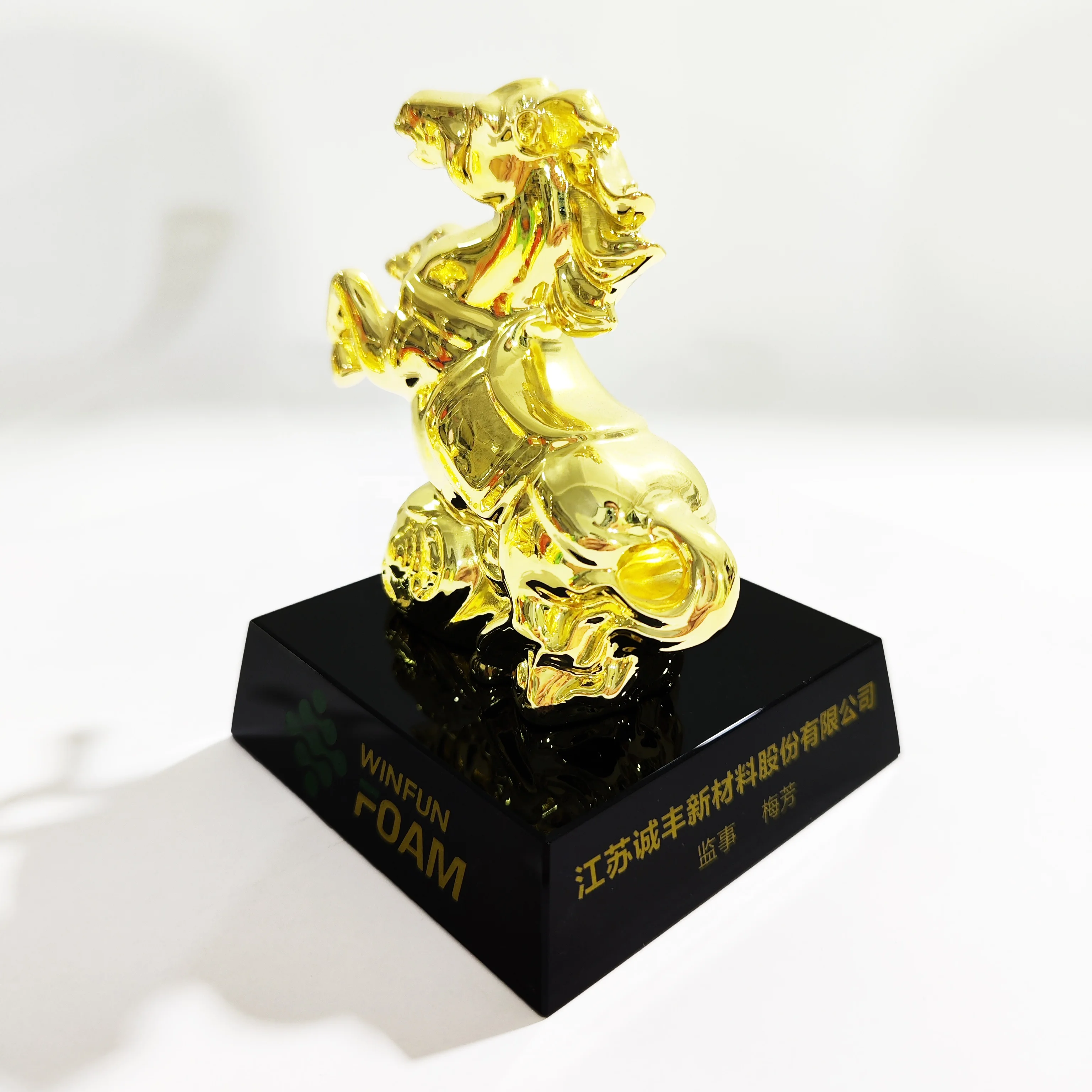 Chinese Zodiac Horse Golden Fengshui Metal Crystal Statue Figurine Sculpture Trophy Souvenir Gift for Home Decoration Ornaments