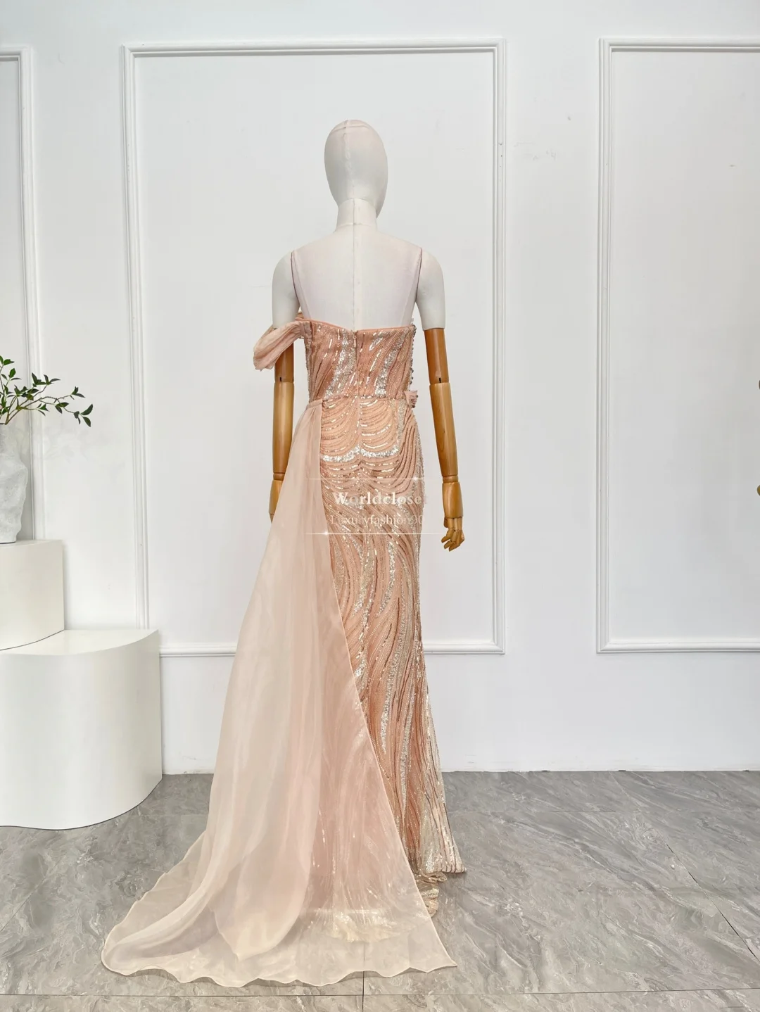 Abiti lunghi a tubo senza schienale con perline e paillettes rosa polvere per la festa 2025 Nuovo design