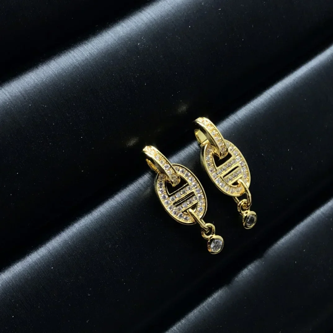 

S925 Sterling Silver Fashionable and Comfortable Women's Earrings Are Suitable for Any Fashionable Style and Various Occasions