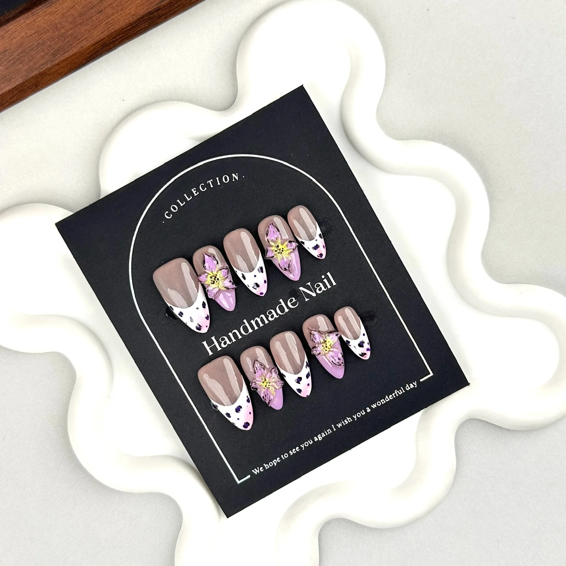 Imprensa artesanal em unhas esculpidas à mão cor pétalas design em forma de amêndoa unhas falsas doce legal coreano estilo bonito dicas de unhas falsas