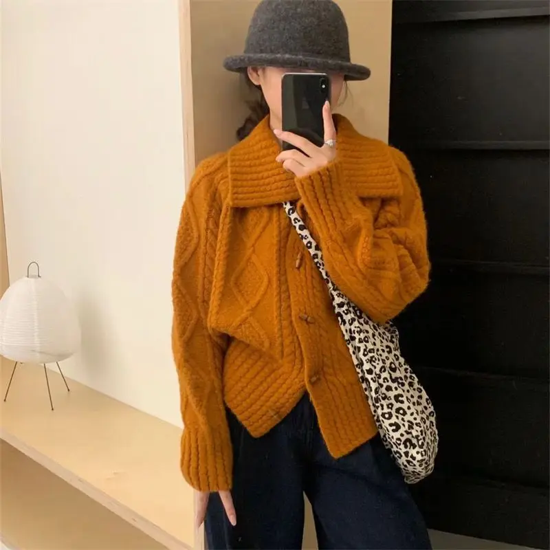 

Autumn and Winter New Thickened Sweater Jacket for Women, Lazy Style, Cable Knit, Turn-down Collar, Toggle Button Knit Cardigan