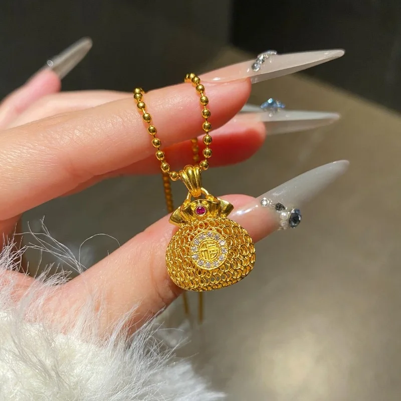 Vintage New in Chinese style hollow out flower thread carved ruby bag necklace antique gold craftsm exquisite pendant jewelry