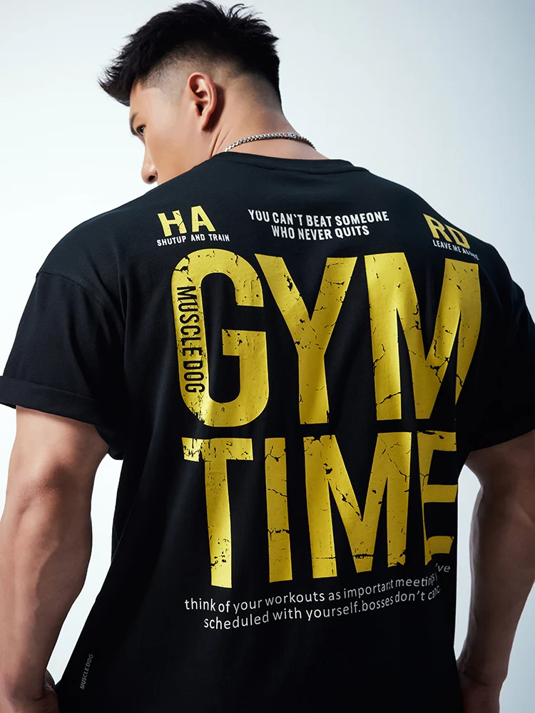 

2025 новая мускулистая собака для фитнеса, мужская модная брендовая летняя свободная тренировочная одежда с американским принтом, спортивная повседневная одежда с коротким рукавом