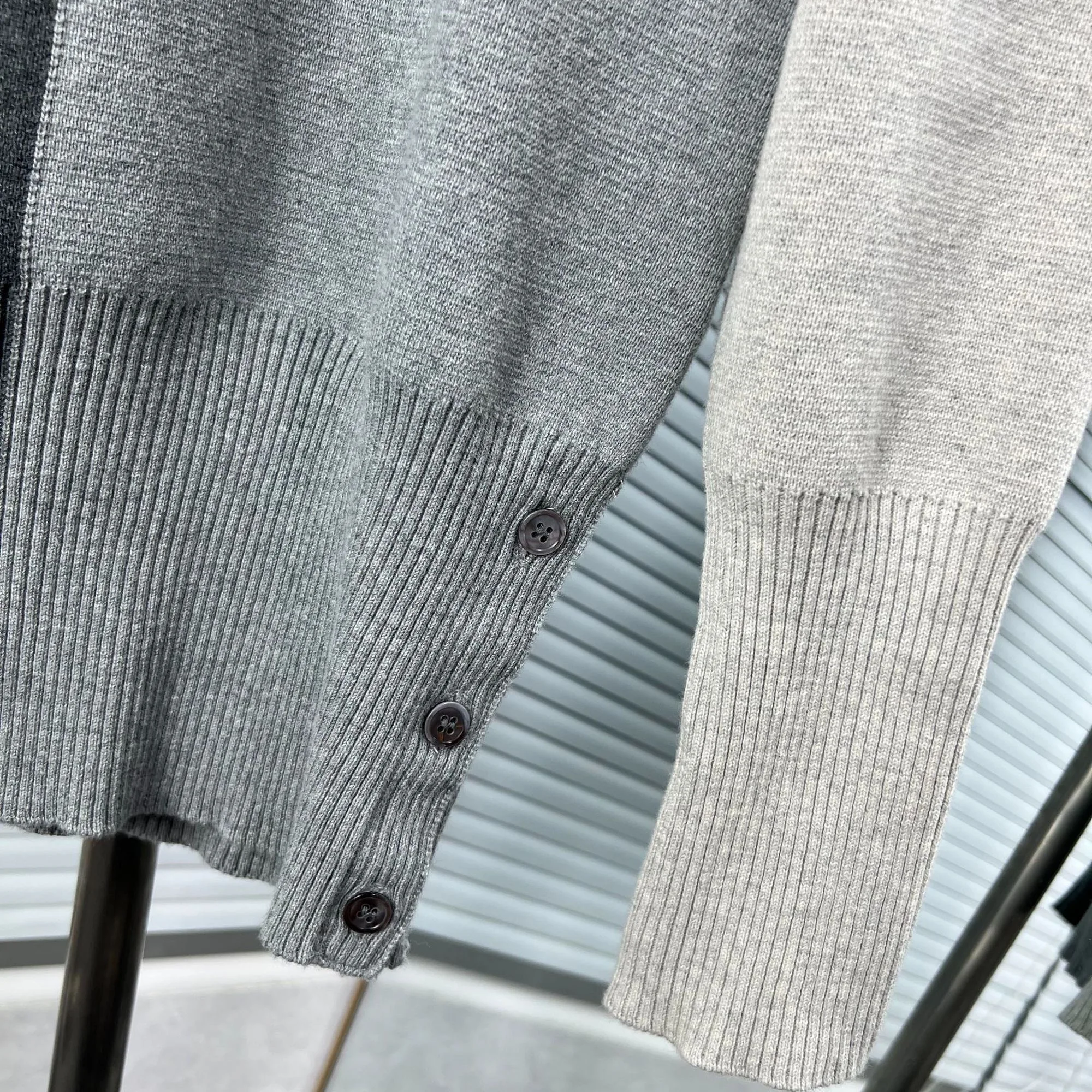 New Tri-Color ey Knitted round Ne Sweater Casual All-Match Loose Faionable Top for Men And Women Spring Autumn