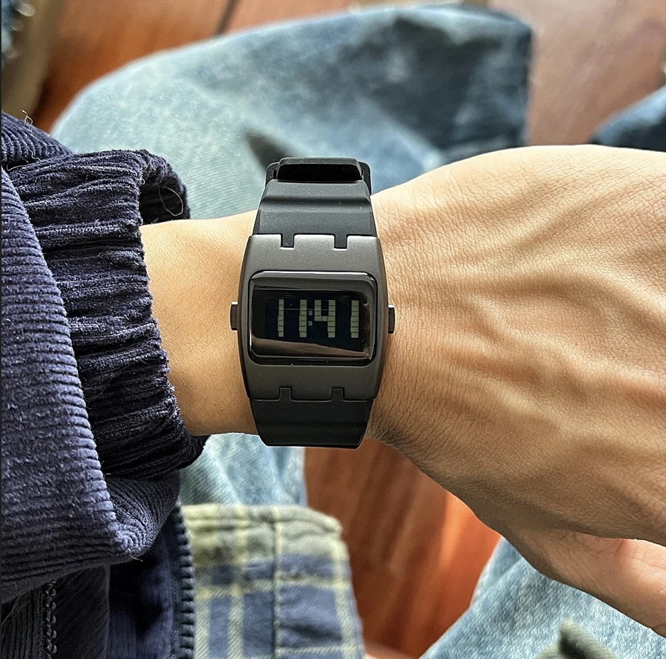 Z8000 الساعات الإلكترونية الرائعة IB DESIGN ساعات معدنية فريدة من نوعها ساعات BENLY الرقمية بأسلوب بسيط