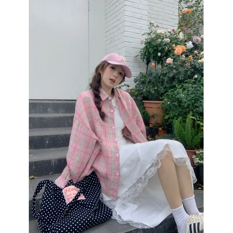 

Новая женская рубашка в корейском стиле, нежно-розовая, в клетку, с длинным рукавом, повседневная, свободного кроя, из смесового хлопка, весенняя, в стиле колледж.