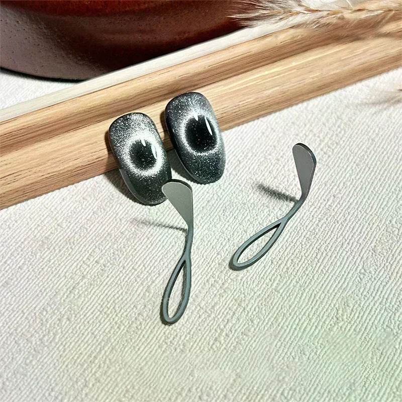 แม่เหล็กทำเล็บสำหรับลายตาแมวแบบกลวง แผ่นเหล็กแม่เหล็ก 3 มิติ สำหรับเจลทาเล็บลายตาแมว ใช้ได้ทั้งในร้านทำเล็บและที่บ้าน