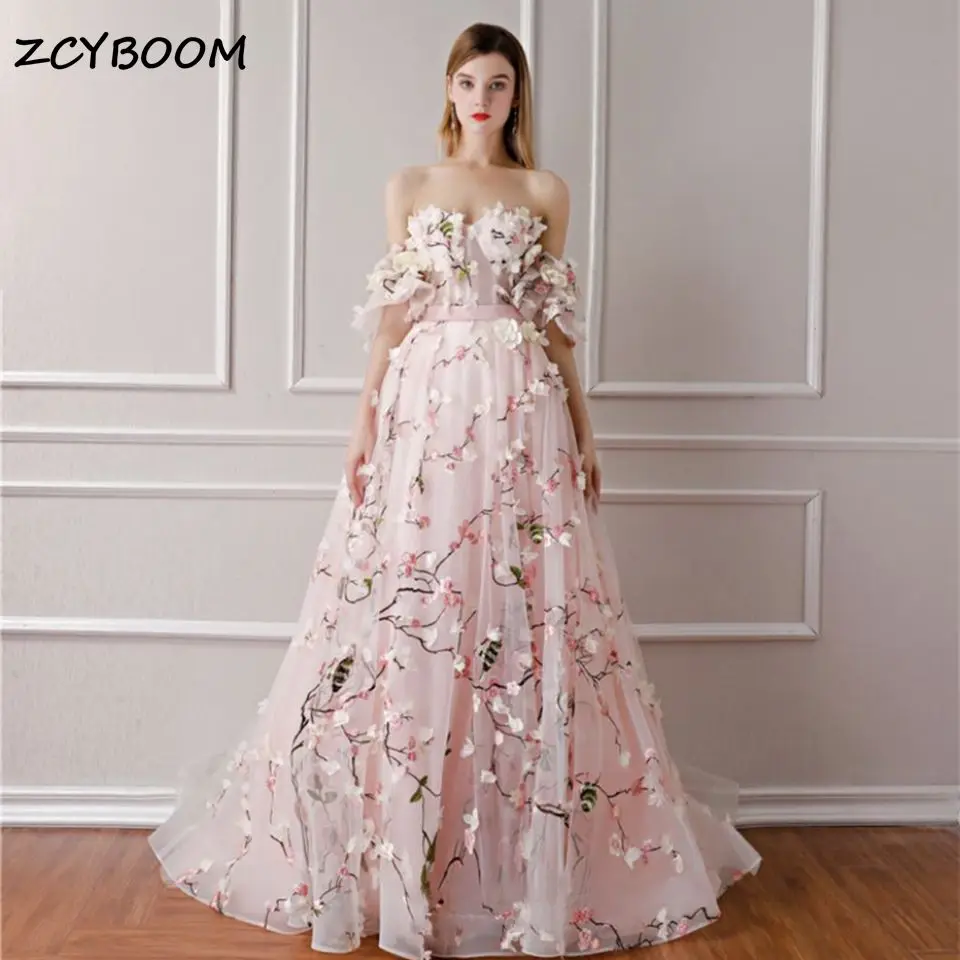 

2023 Off Shoulder Pink 3D Embroidered Flowers Evening Dress Elegant A-Line Tulle Appliques Sleeveless Party Prom Gowns For Women