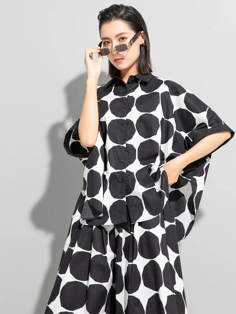 [EAM] Women Black Dot Printed Big Size Blouse New Lapel Three-quarter Sleeve Loose Fit Shirt Fashion Spring Summer 2024 1DE6982