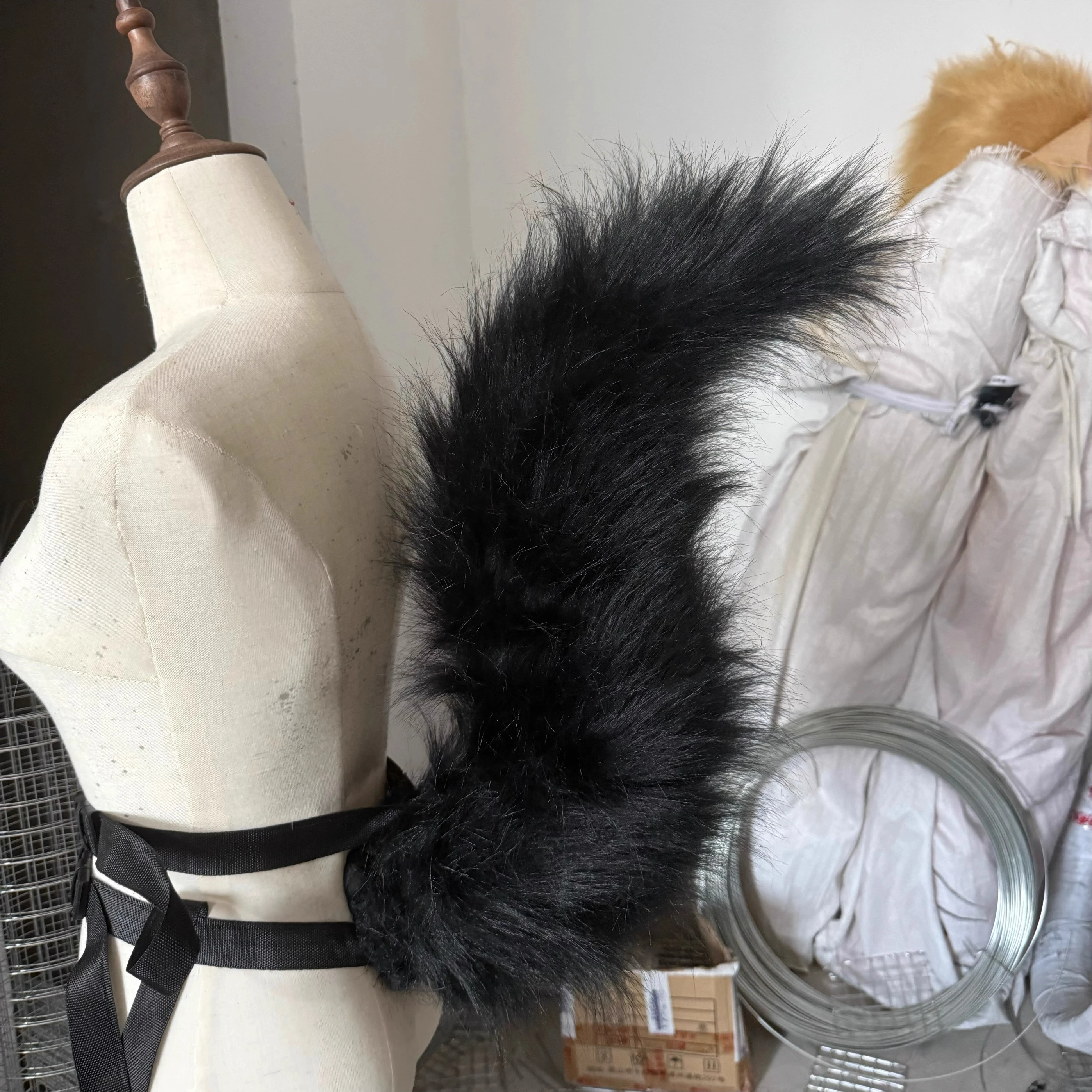 Neue handgemachte Arbeit schwarz Eichhörnchen Schwanz Fuchsschwanz Cosplay Prop für Spiel Party nach Maß