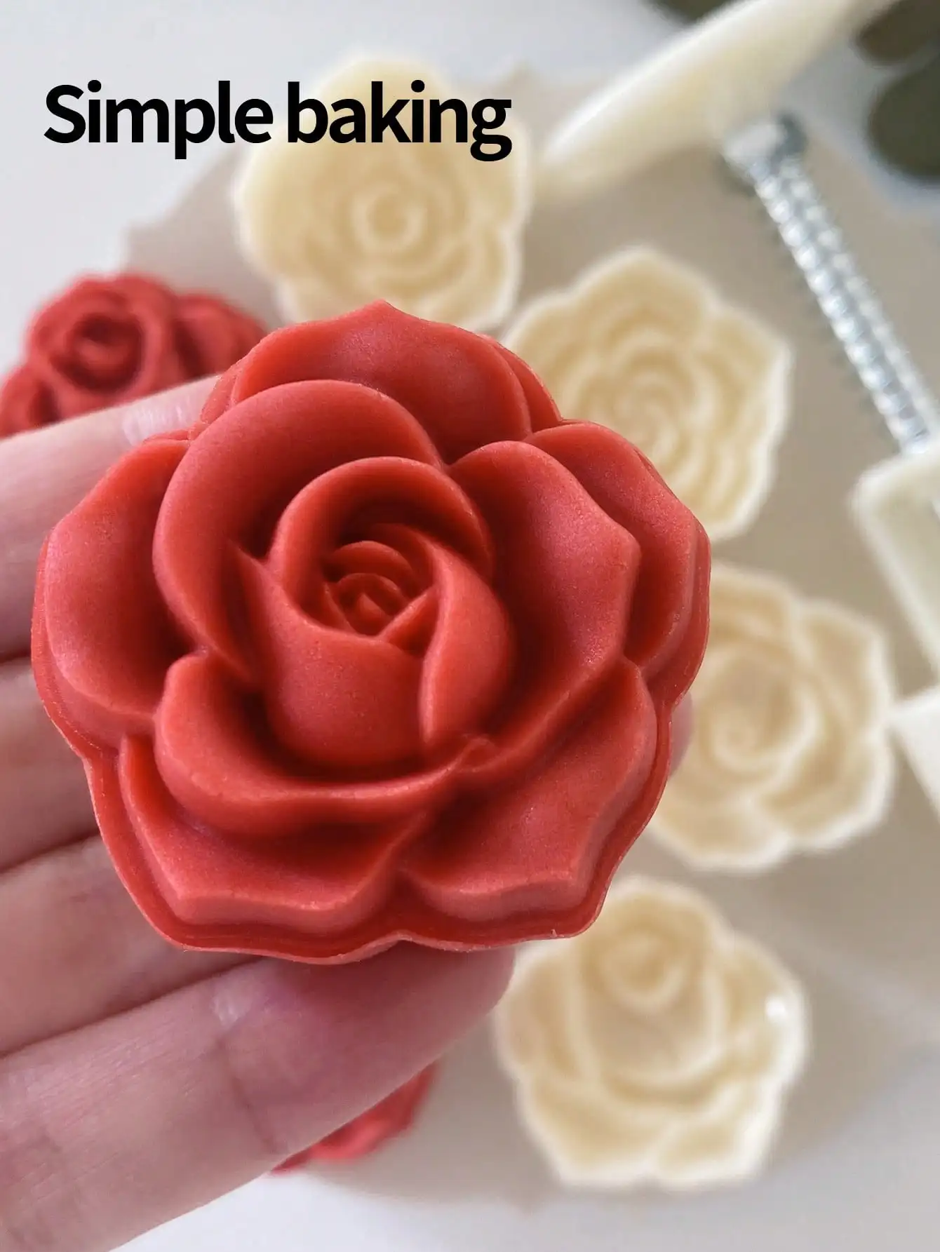4-Piece Set Rose Flower Pattern Pastry Molds for Mooncakes And Green Bean Cake Kitchen Tools for Festive Gifting And Baking