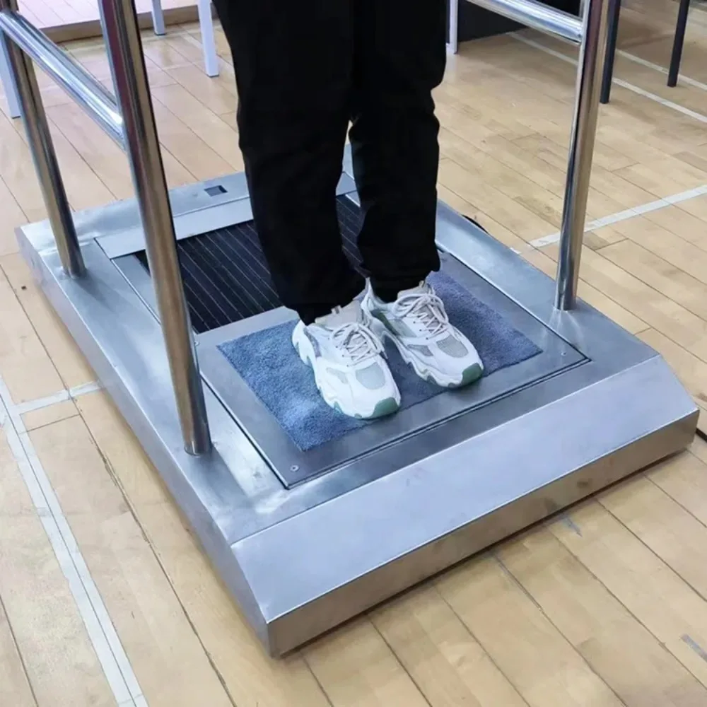 Roller leather sole cleaning machine